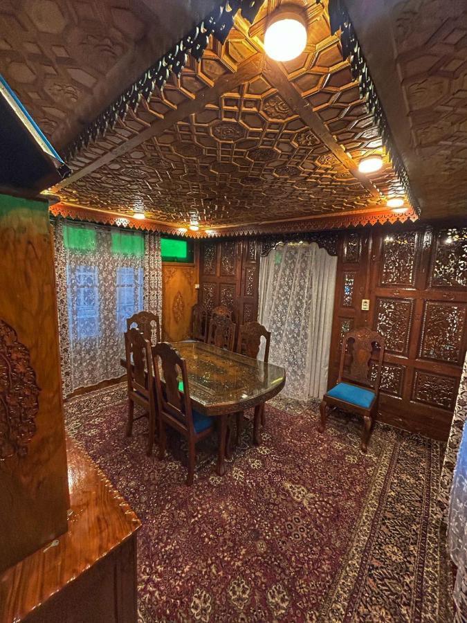 Hotel Exotic Young Shreen Houseboat Srīnagar Esterno foto