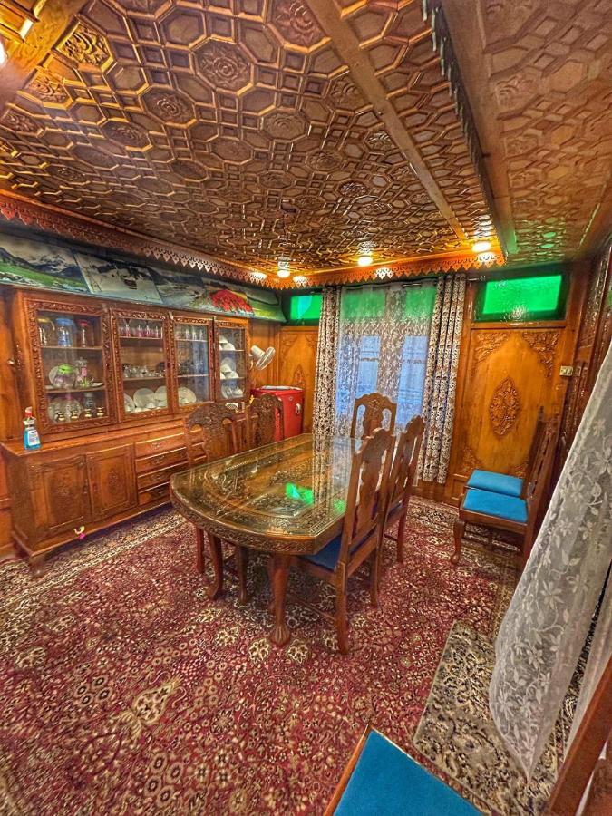 Hotel Exotic Young Shreen Houseboat Srīnagar Esterno foto