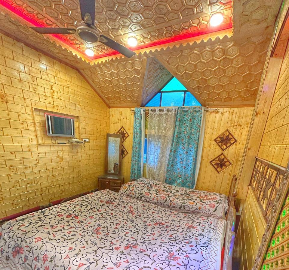 Hotel Exotic Young Shreen Houseboat Srīnagar Esterno foto