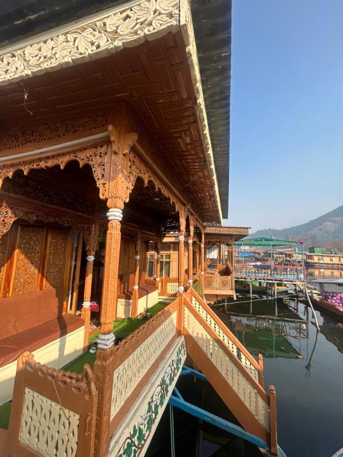 Hotel Exotic Young Shreen Houseboat Srīnagar Esterno foto