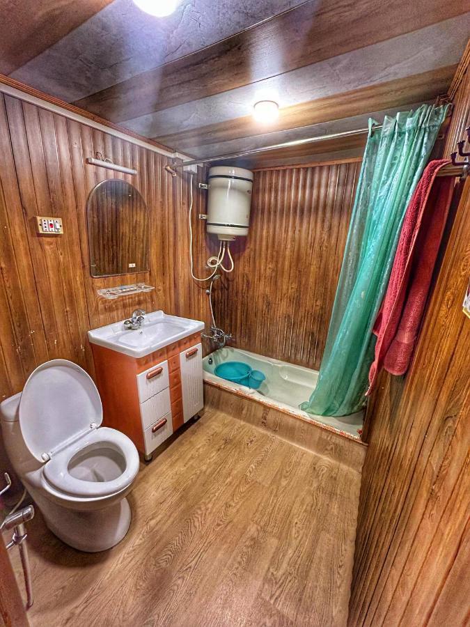 Hotel Exotic Young Shreen Houseboat Srīnagar Esterno foto