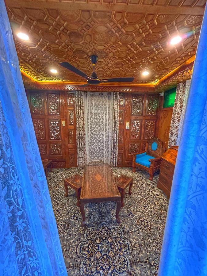 Hotel Exotic Young Shreen Houseboat Srīnagar Esterno foto