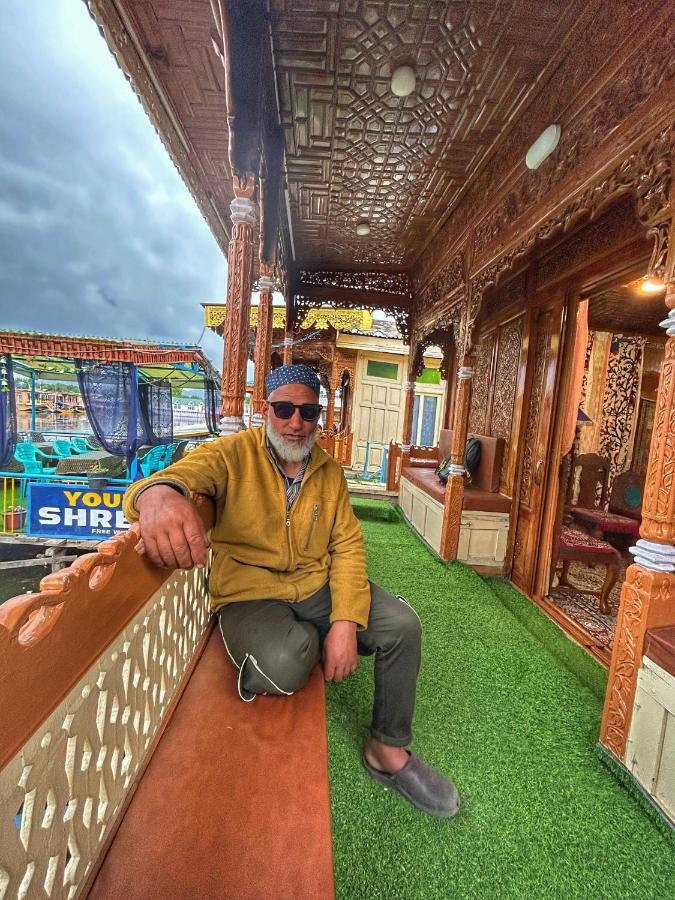 Exotic Young Shreen Houseboat Srīnagar Esterno foto