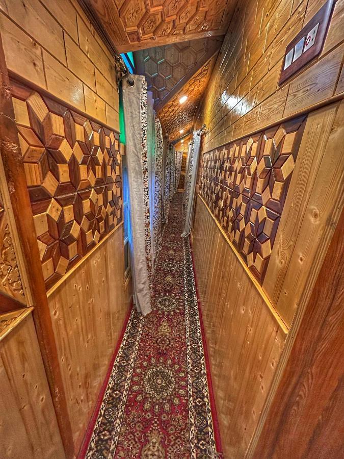 Hotel Exotic Young Shreen Houseboat Srīnagar Esterno foto