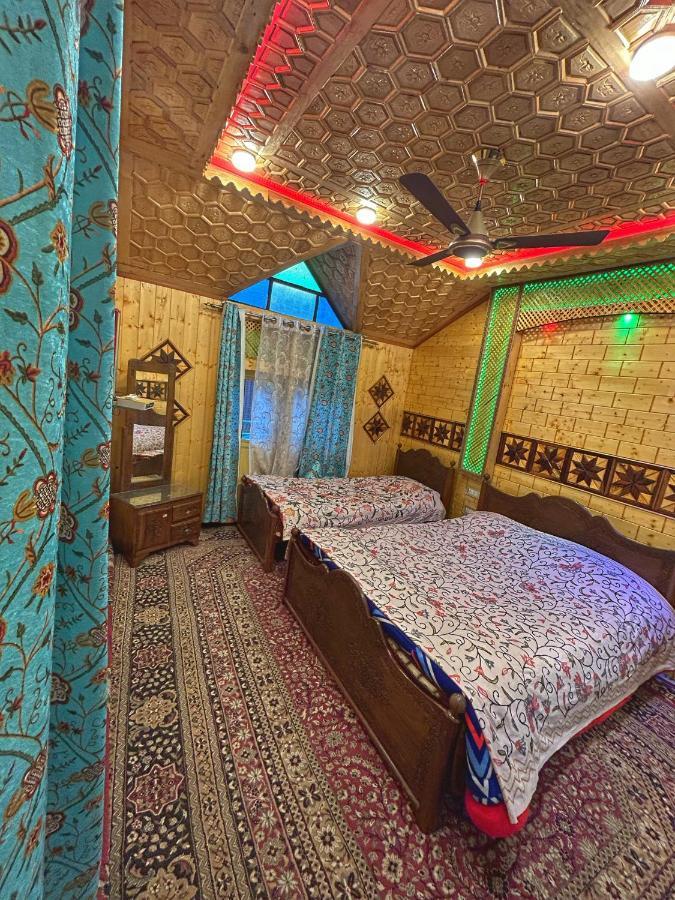 Hotel Exotic Young Shreen Houseboat Srīnagar Esterno foto
